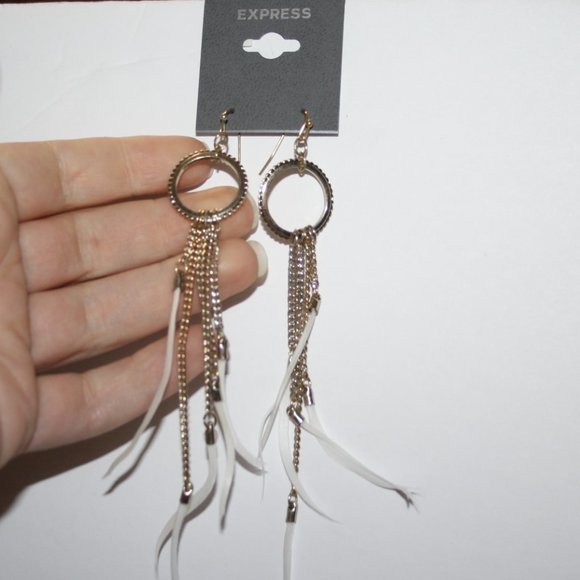 NWT beautiful 5.5" long gold and white feather earrings by Express Retail $25 - Picture 3 of 5